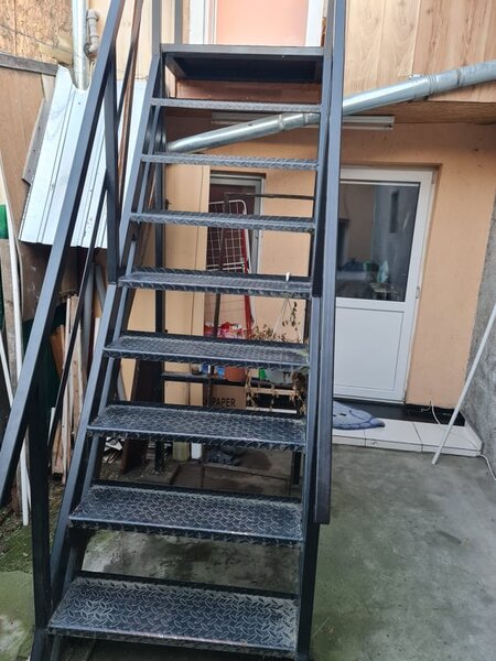 Giurgiu, frizerie cu 6 scaune in 2 rate sau schimb cu apartament Bucuresti